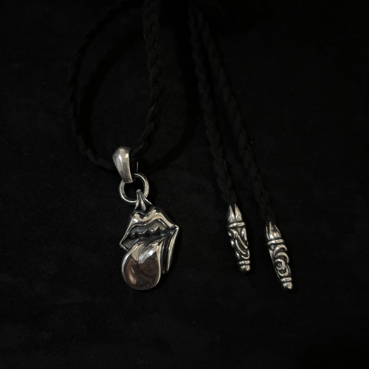 Chrome Hearts bullet-shaped six-pointed star tongue style leather rope necklace
